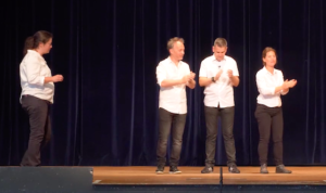 Photo de l'&eacute;quipe en jeu, compagnie professionnelle de th&eacute;&acirc;tre forum