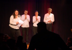 Photo de l'&eacute;quipe en jeu, compagnie professionnelle de th&eacute;&acirc;tre forum