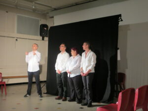 Photo de l'&eacute;quipe en jeu, compagnie professionnelle de th&eacute;&acirc;tre forum