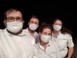 photo de l'&eacute;quipe "masqu&eacute;e", compagnie professionnelle de th&eacute;&acirc;tre forum